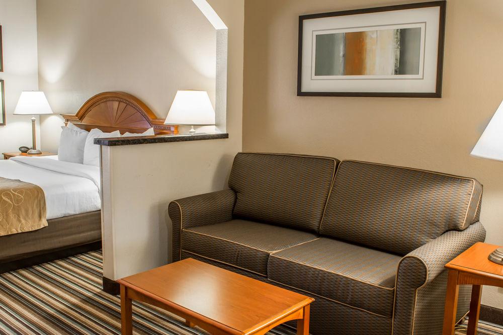 Comfort Suites Chesapeake - Norfolk Exterior photo