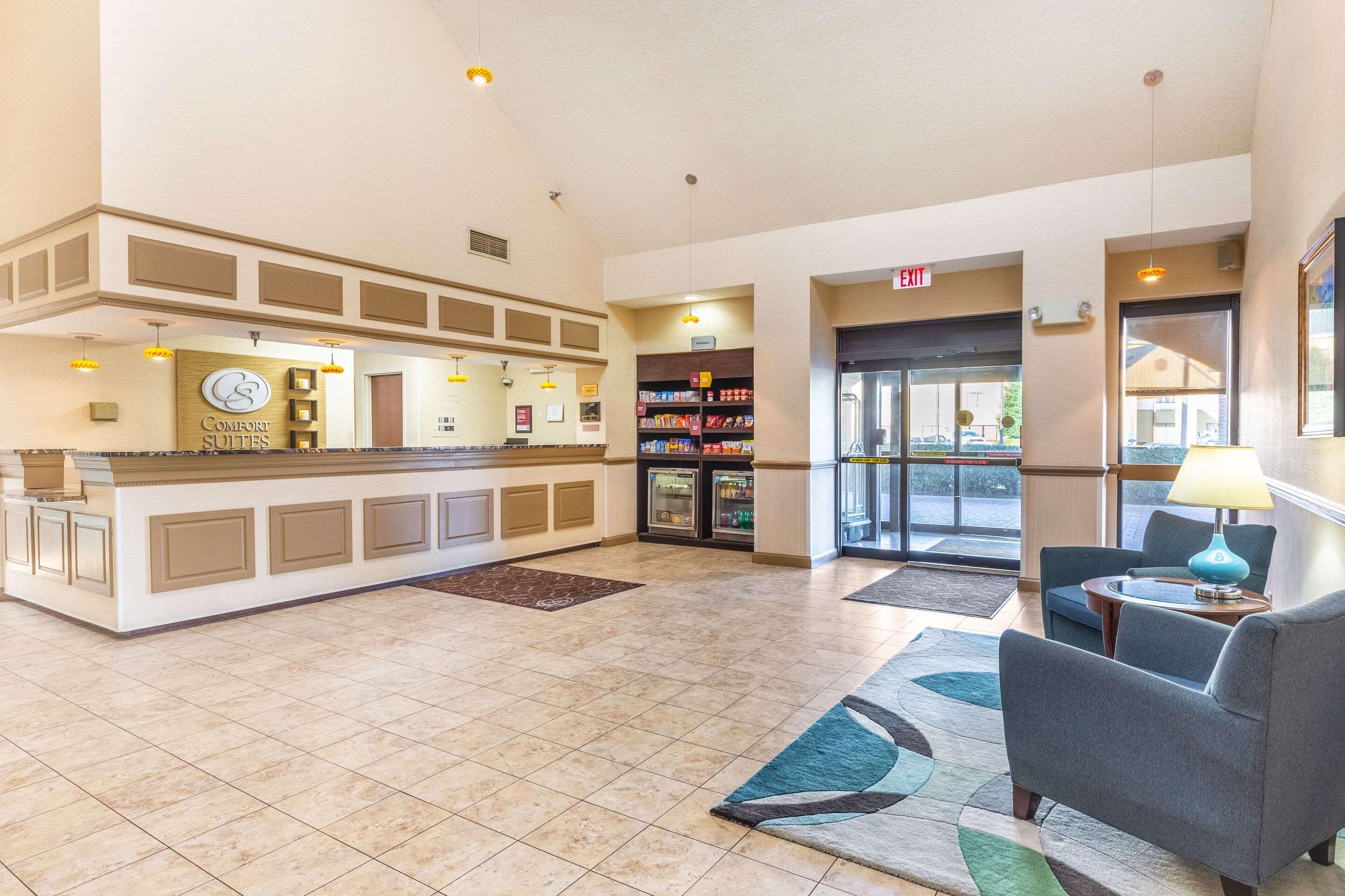 Comfort Suites Chesapeake - Norfolk Exterior photo