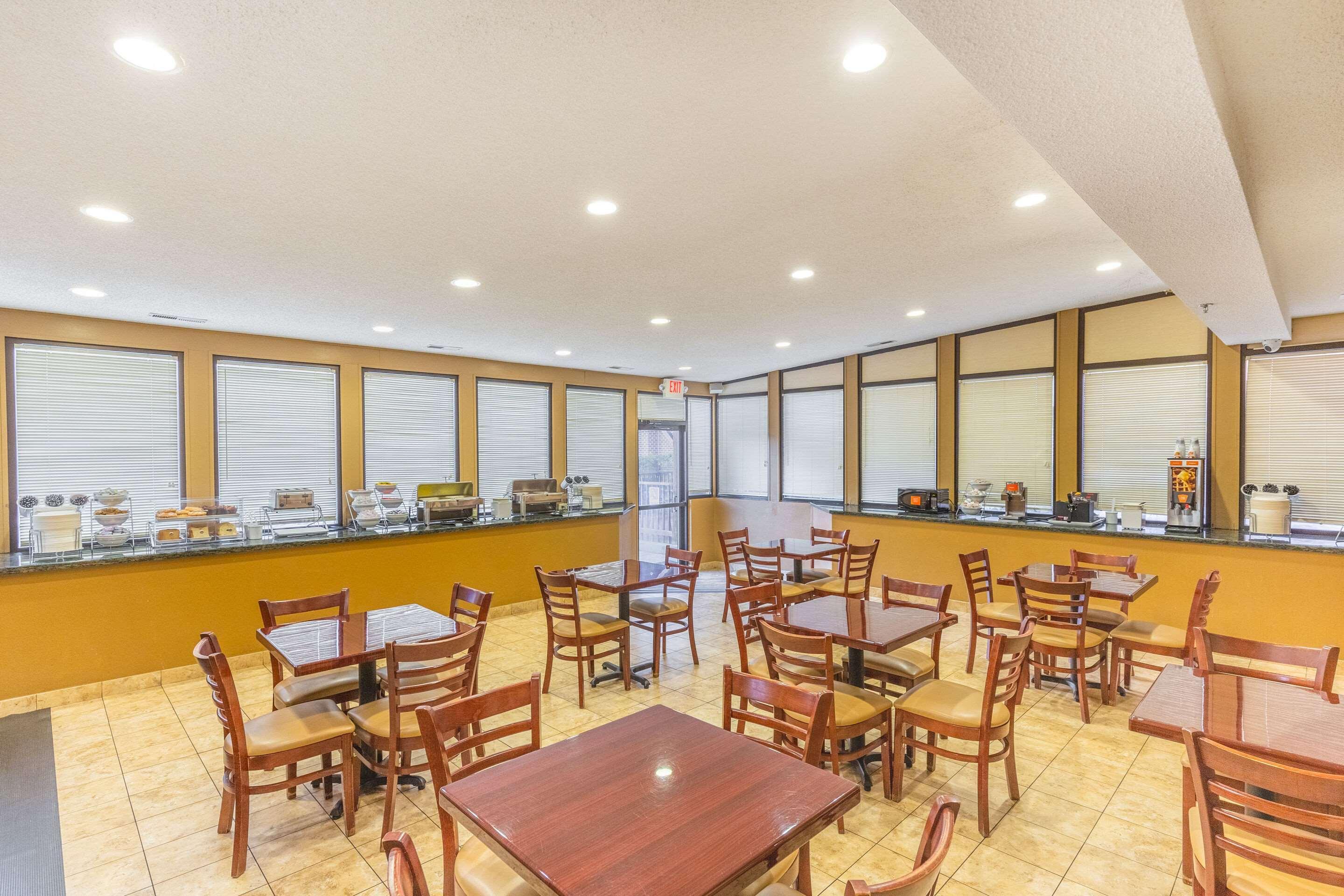Comfort Suites Chesapeake - Norfolk Exterior photo
