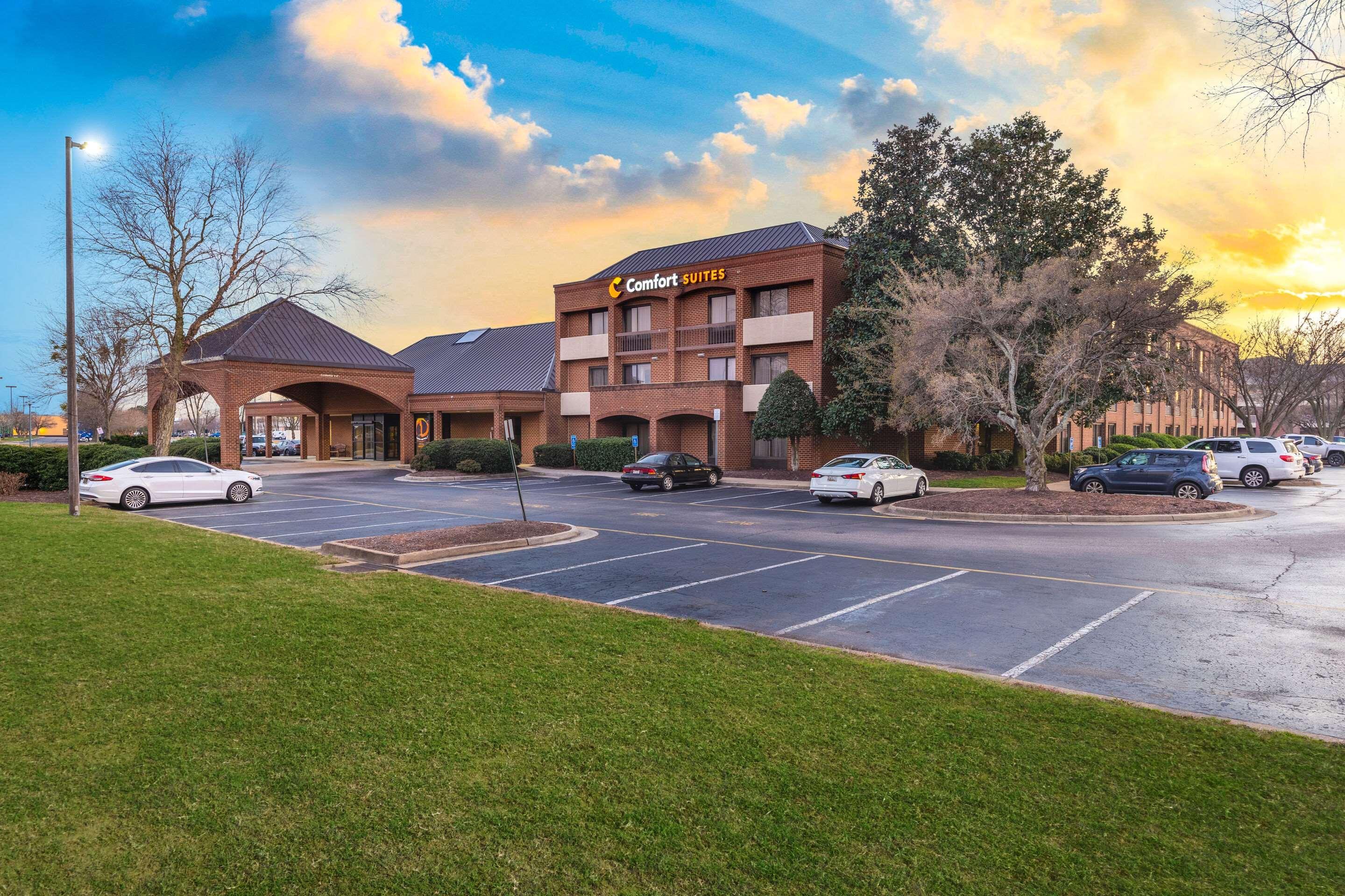 Comfort Suites Chesapeake - Norfolk Exterior photo