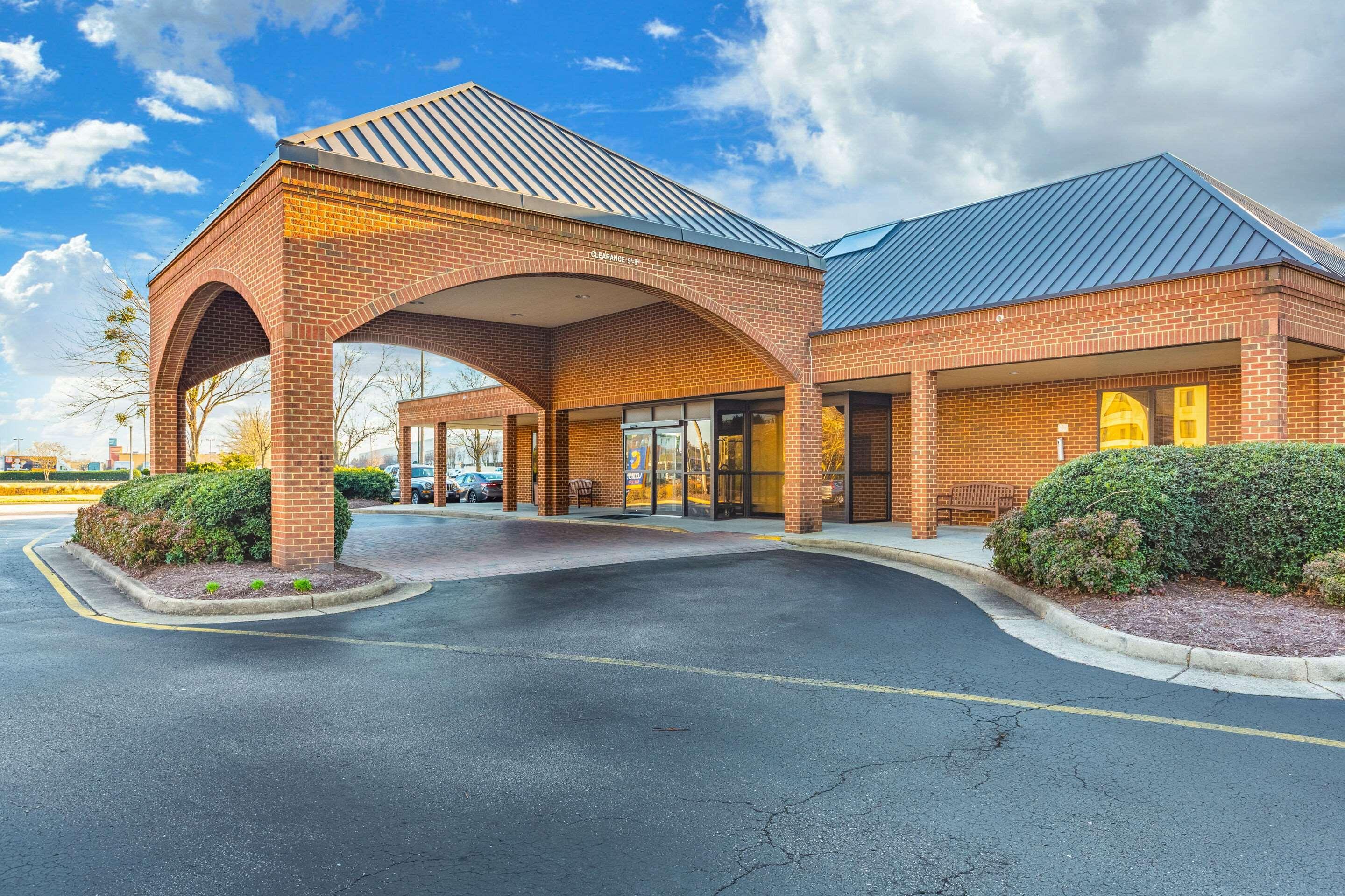 Comfort Suites Chesapeake - Norfolk Exterior photo