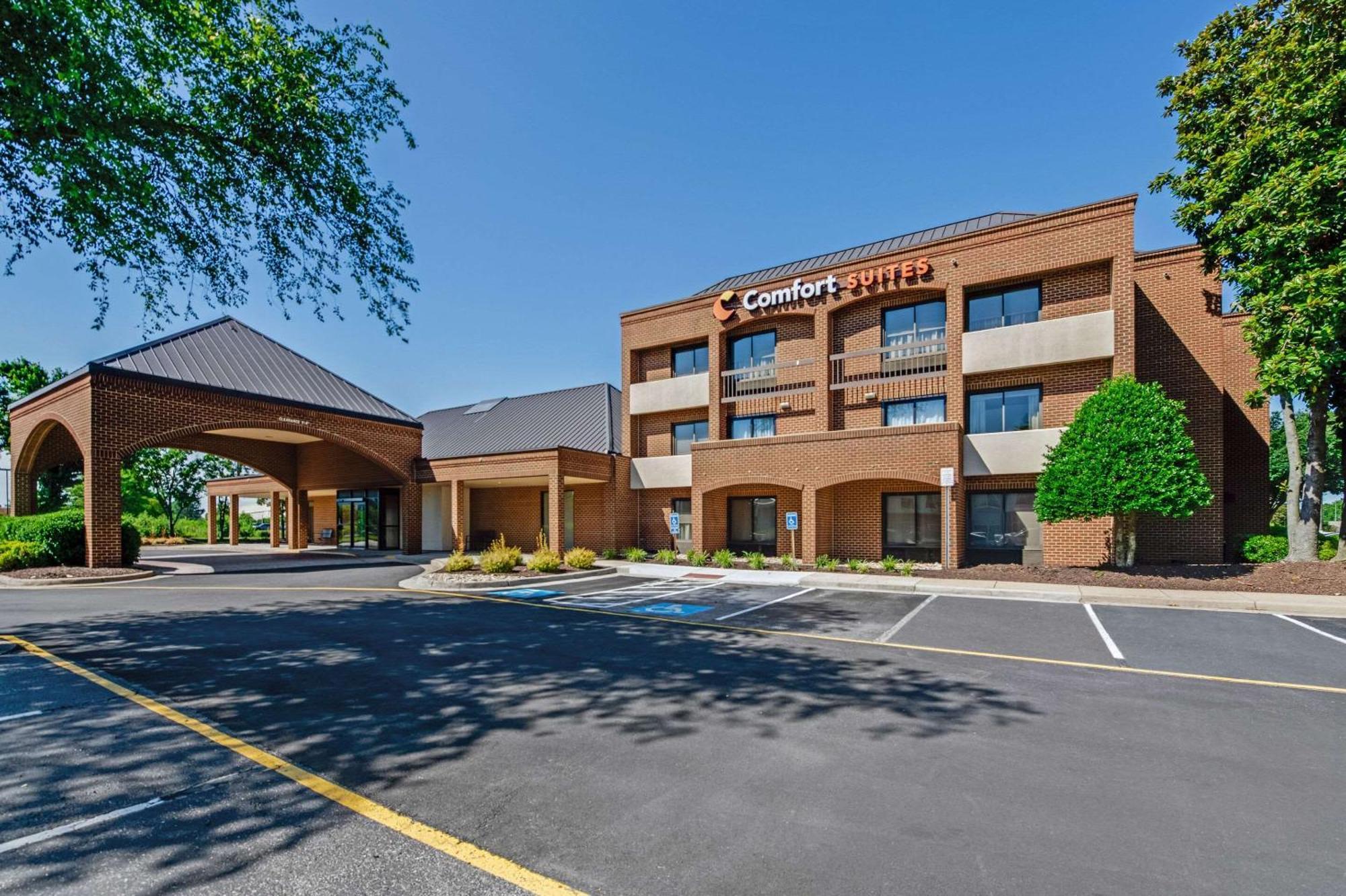 Comfort Suites Chesapeake - Norfolk Exterior photo